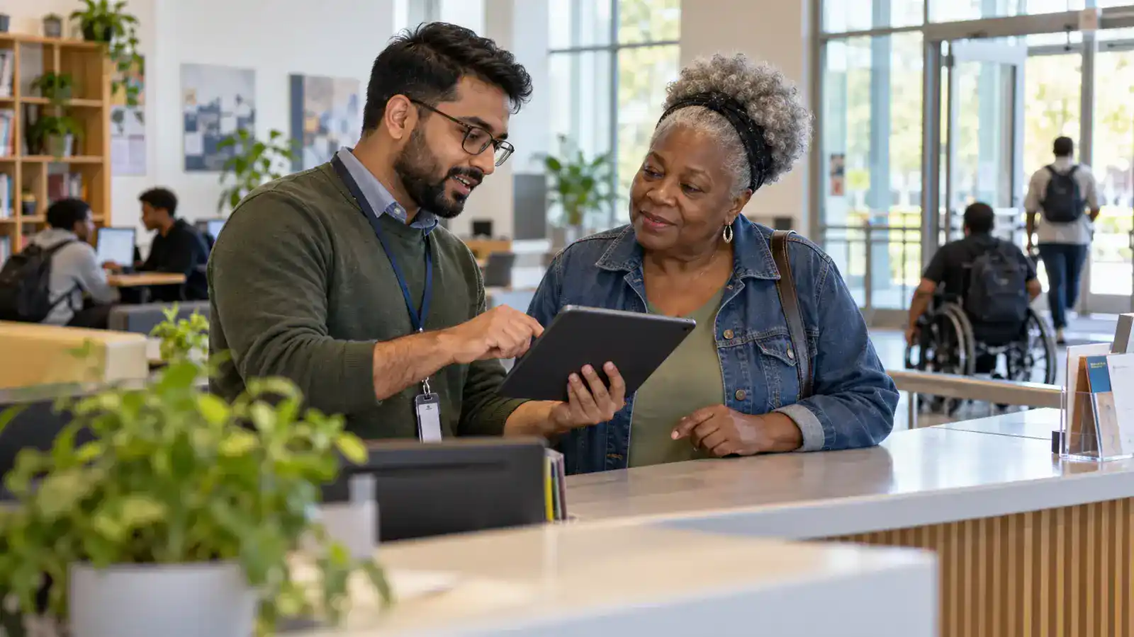 Professionnels travaillant sur publier des informations accessibles, datées, cohérentes avec l’offre réelle et mises à jour selon une responsabilité définie dans un environnement lumineux et accessible